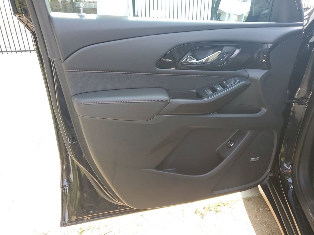 Used 2023 Chevrolet Traverse RS image 21