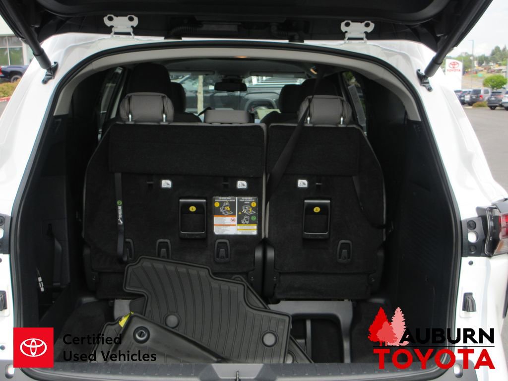 Used 2026 Toyota Sienna LE image 10