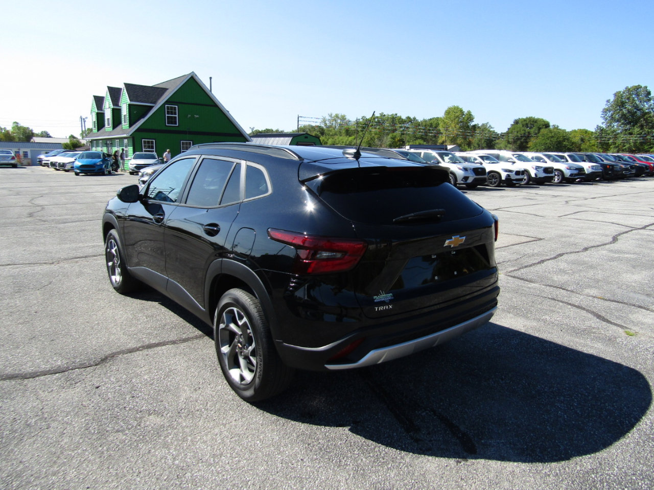 Used 2024 Chevrolet Trax LT w/ Sunroof Package image 5