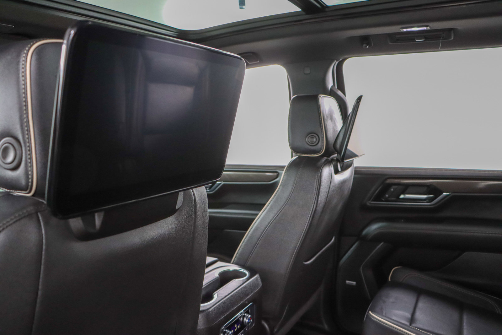 Used 2025 GMC Yukon XL Elevation w/ Elevation Premium Package image 25