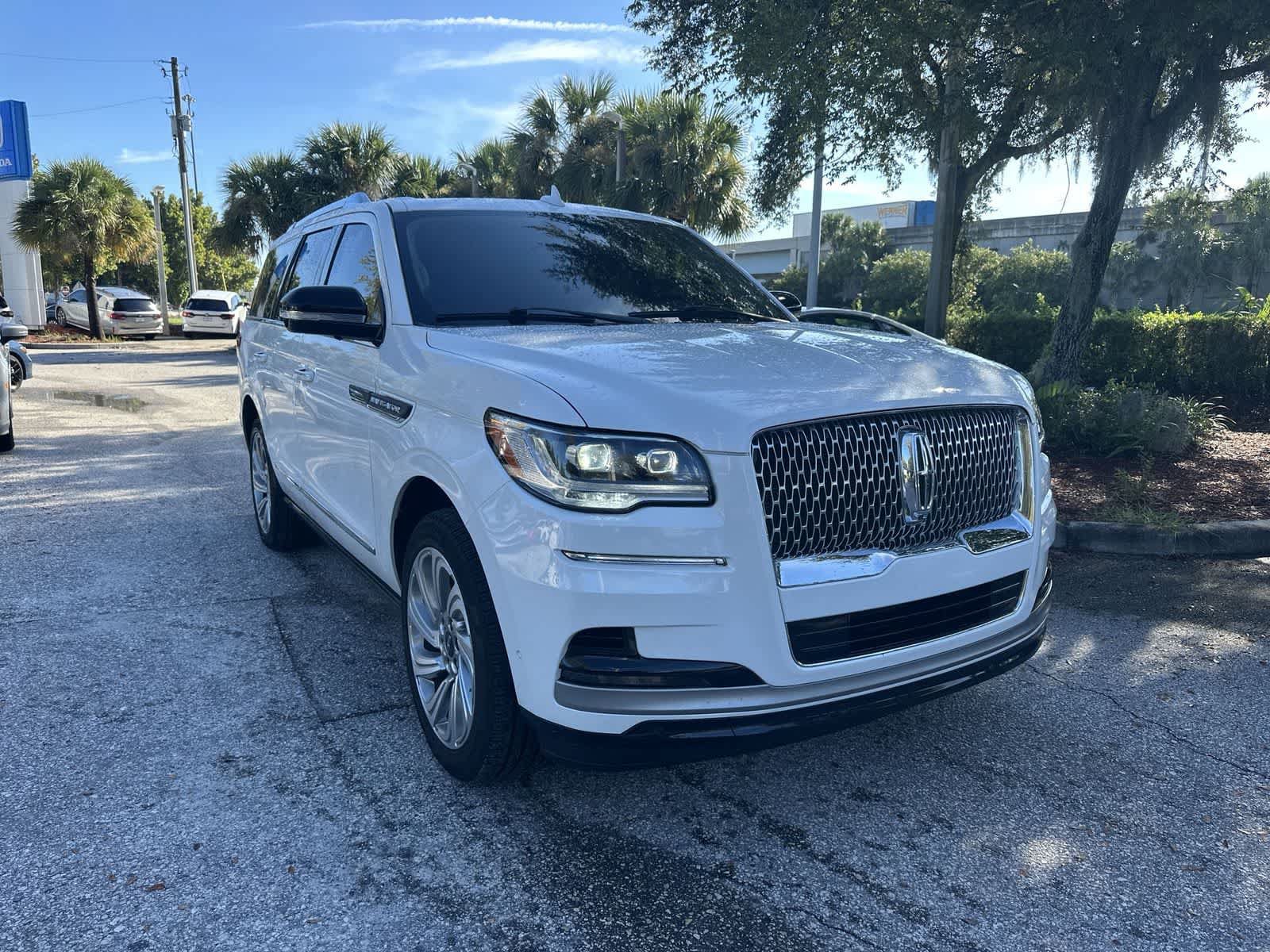 Used 2024 Lincoln Navigator Reserve AWD/4WD image 8