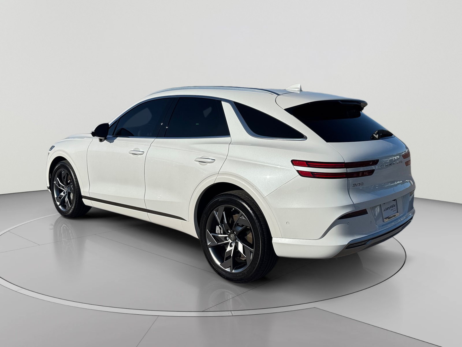 Used 2025 Genesis Electrified GV70 AWD/4WD image 3