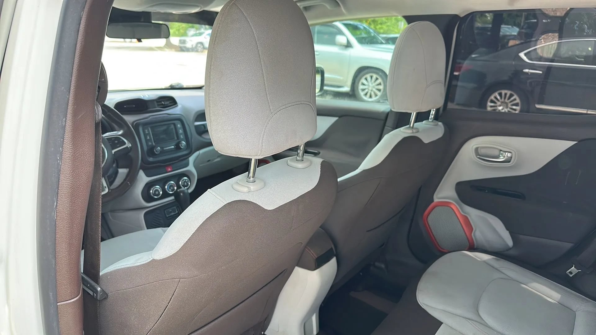 Used 2016 Jeep Renegade Latitude w/ Safety & Security Group FWD image 15