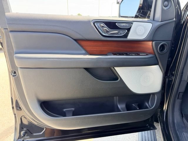 Used 2022 Lincoln Navigator Reserve AWD/4WD image 19