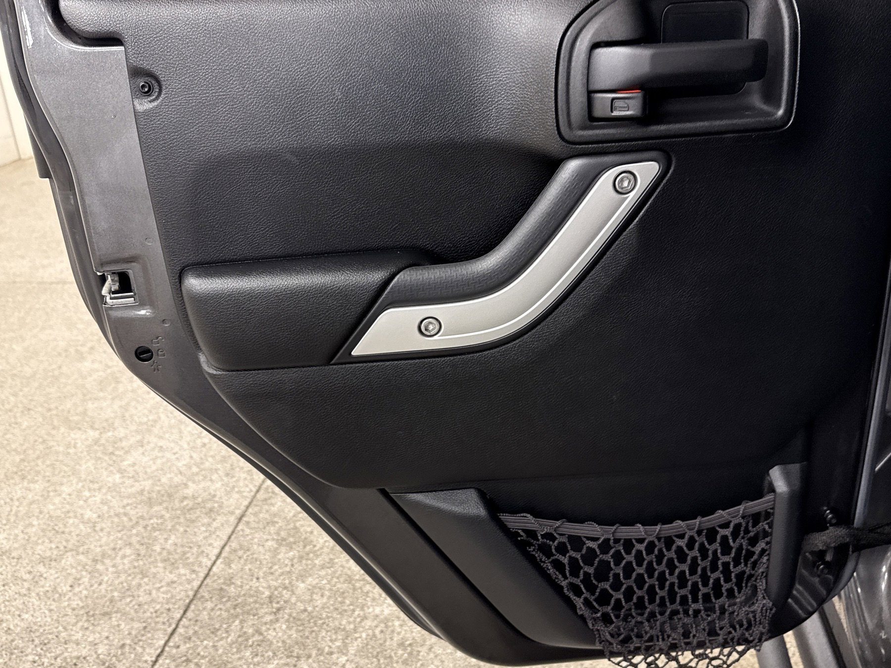 Used 2016 Jeep Wrangler Unlimited Rubicon image 9