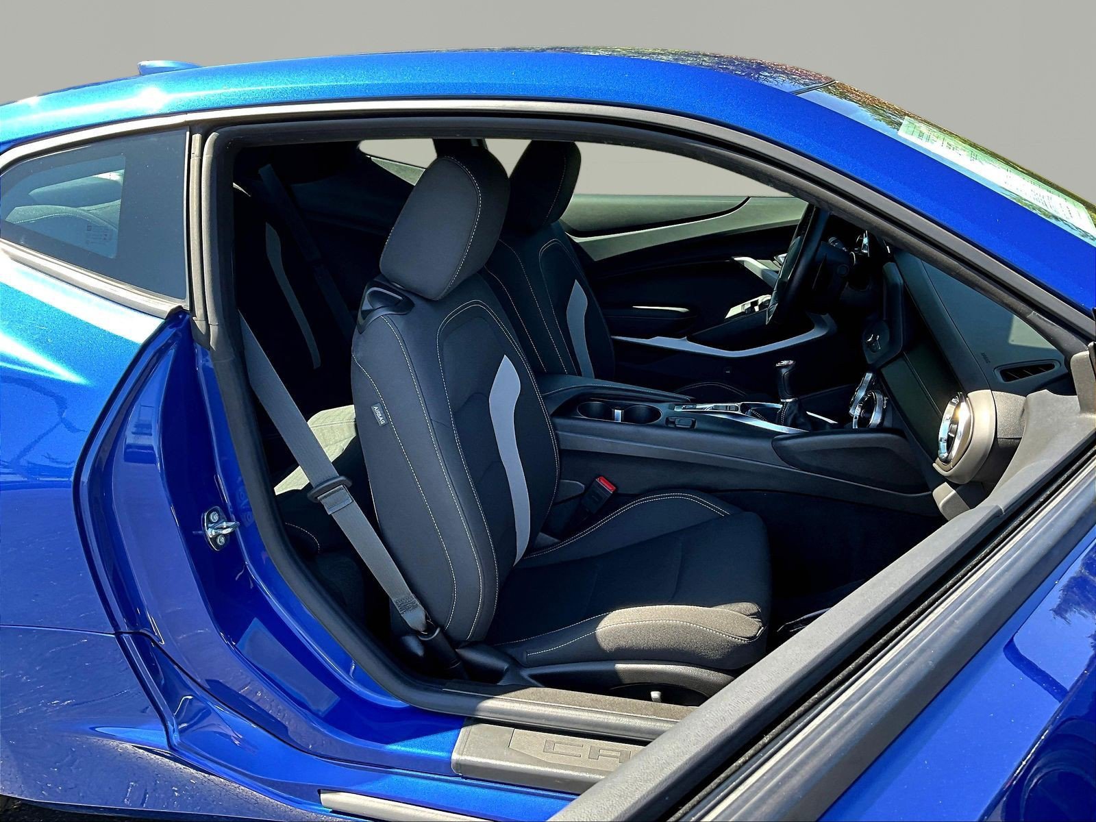 Used 2022 Chevrolet Camaro LT RWD image 28