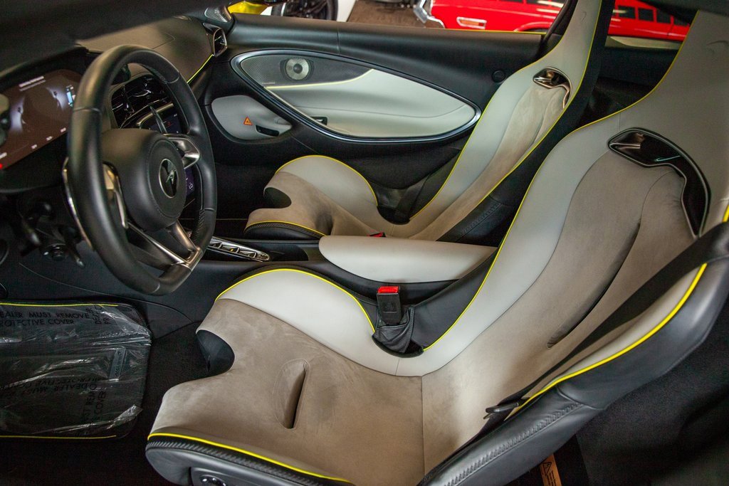 Used 2023 McLaren Artura image 20