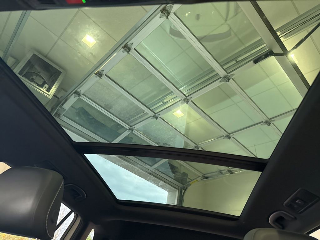 Used 2023 Volkswagen Tiguan SE R-Line image 25