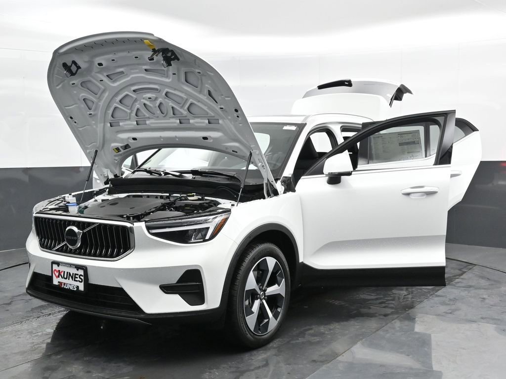 New 2025 Volvo XC40 B5 Core w/ Protection Package Premier image 46