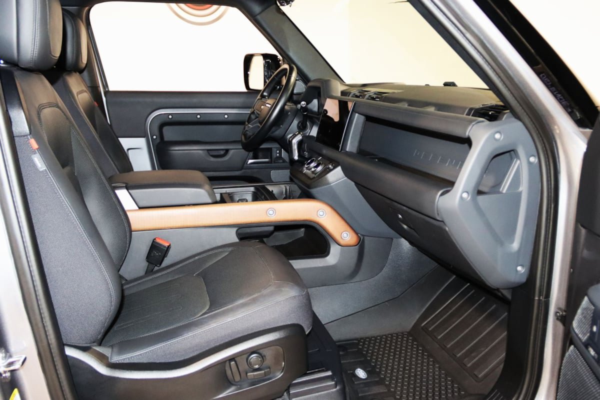 Used 2023 Land Rover Defender 90 X AWD/4WD image 60