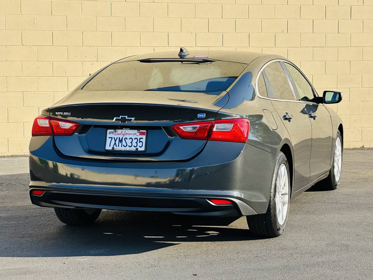 Used 2017 Chevrolet Malibu Hybrid w/ Driver Confidence Package FWD image 5