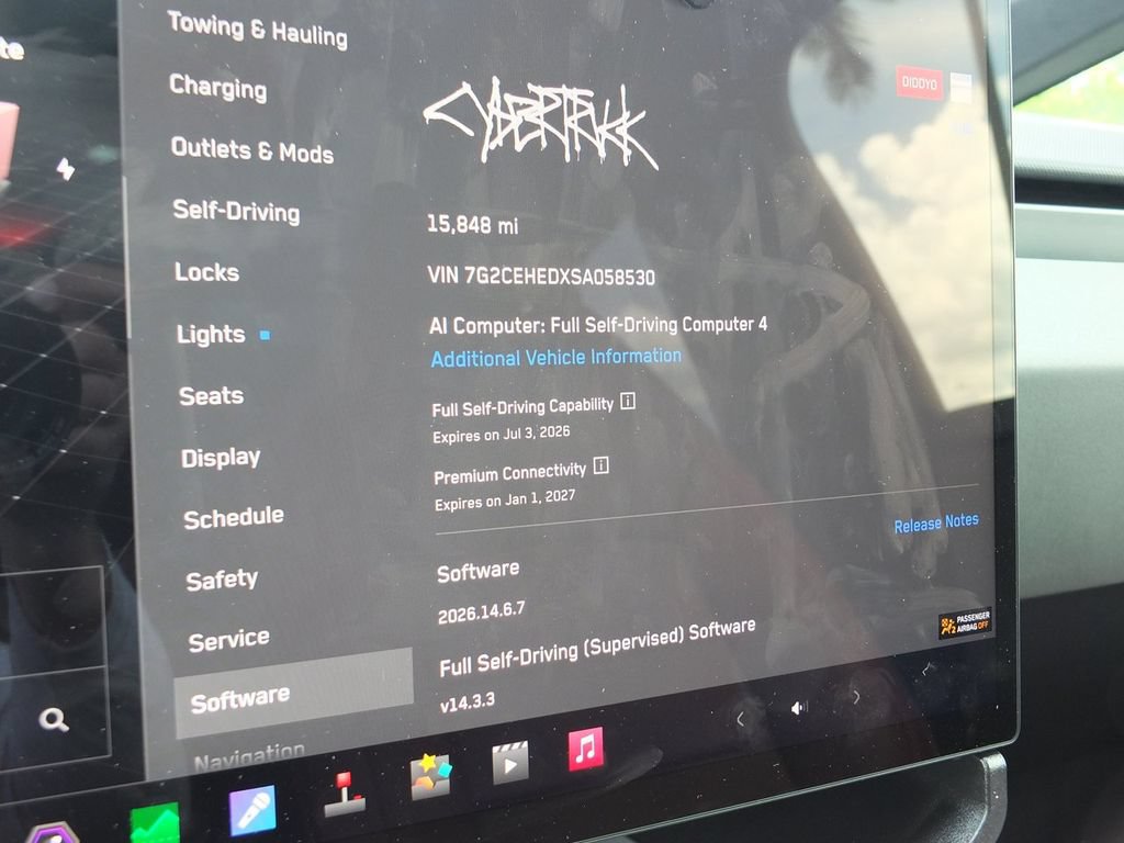 Used 2025 Tesla Cybertruck AWD Crew Cab image 29