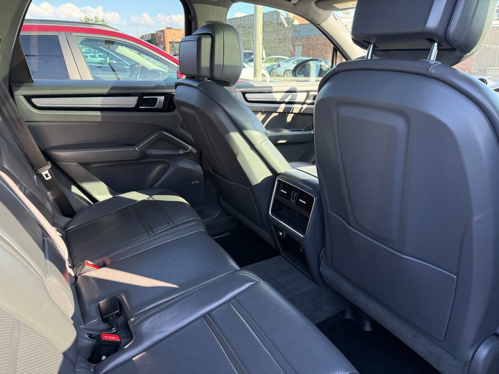 Used 2019 Porsche Cayenne S image 36