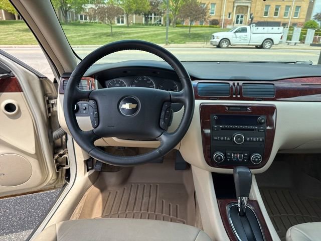 Used 2009 Chevrolet Impala LT w/ Luxury Edition Package FWD image 13
