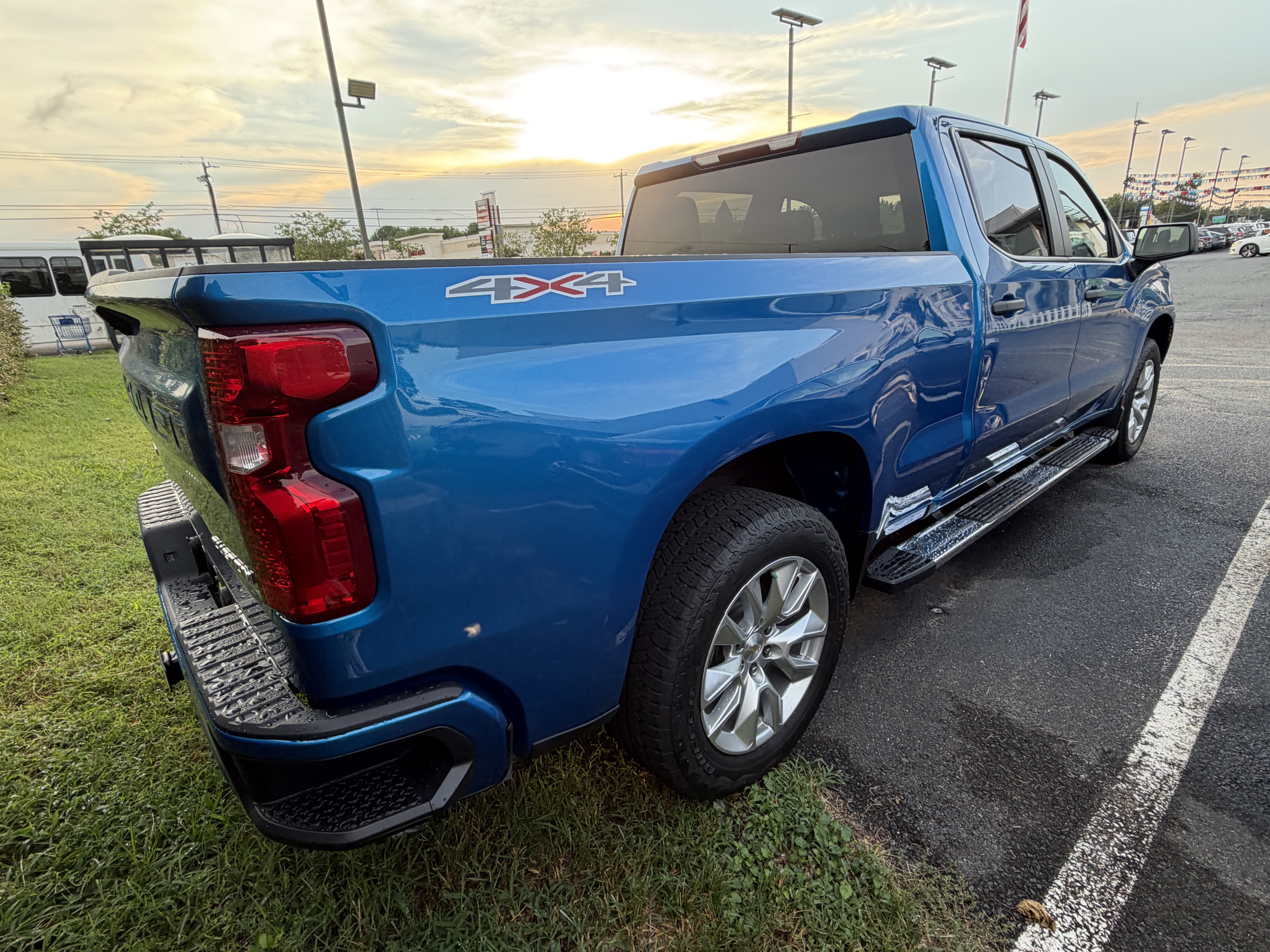 Used 2022 Chevrolet Silverado 1500 Custom AWD/4WD image 8