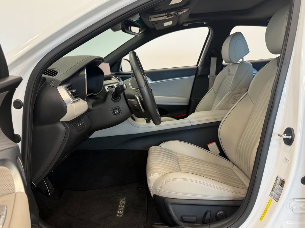 Used 2023 Genesis G70 2.0T w/ Sport Prestige Package RWD image 10