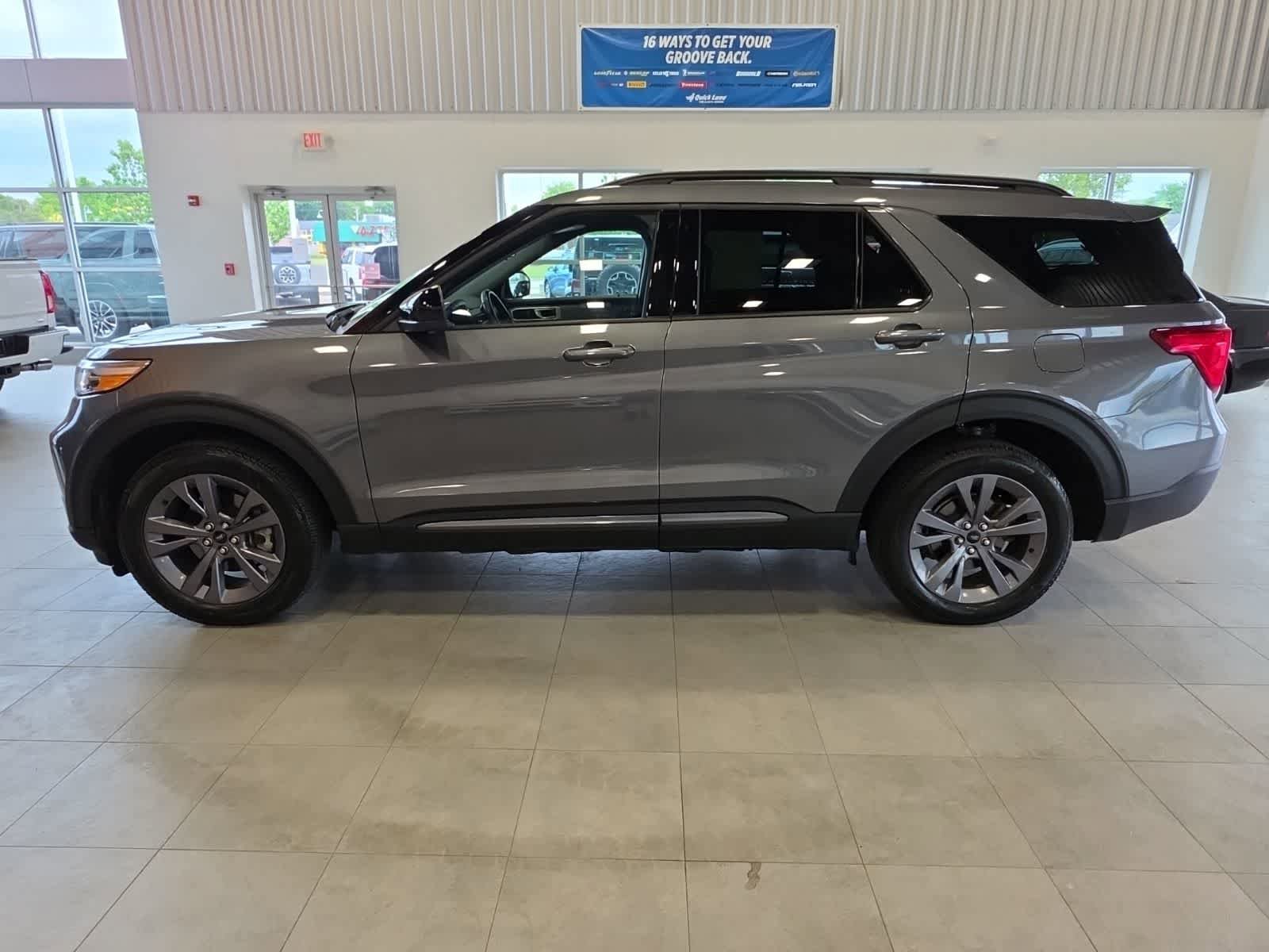 Used 2023 Ford Explorer XLT w/ Equipment Group 202A AWD/4WD image 12