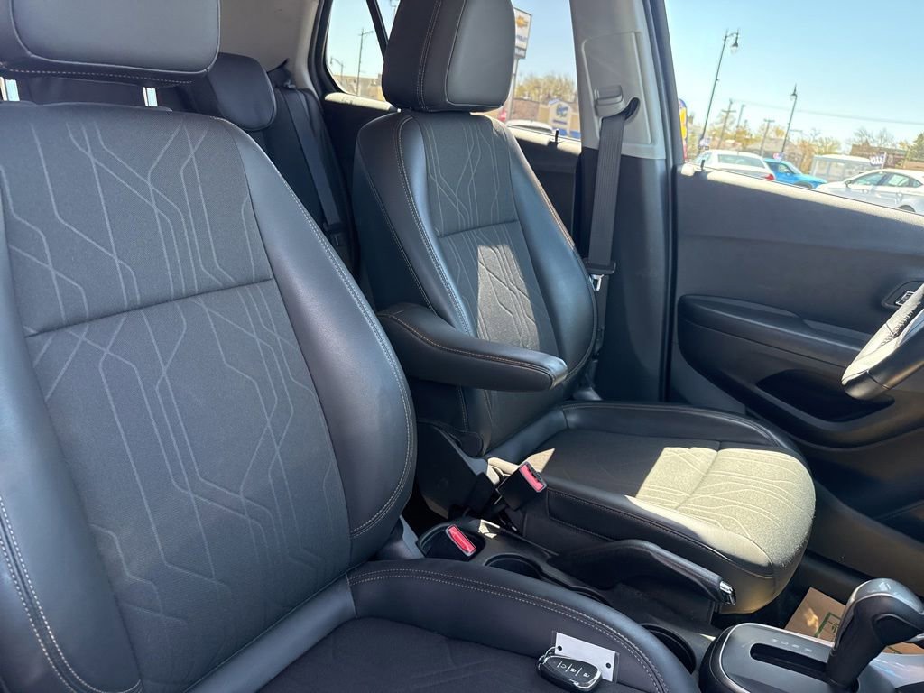 Used 2022 Chevrolet Trax LT w/ LT Convenience Package AWD/4WD image 34