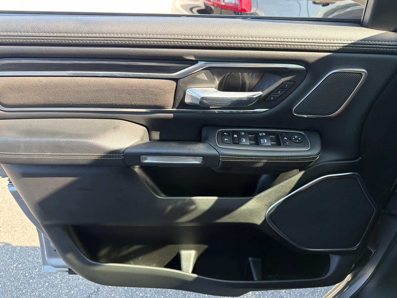 Used 2023 RAM 1500 Laramie AWD/4WD image 27