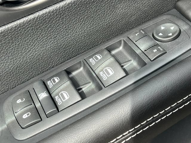 New 2027 Chrysler Pacifica Select AWD/4WD image 14