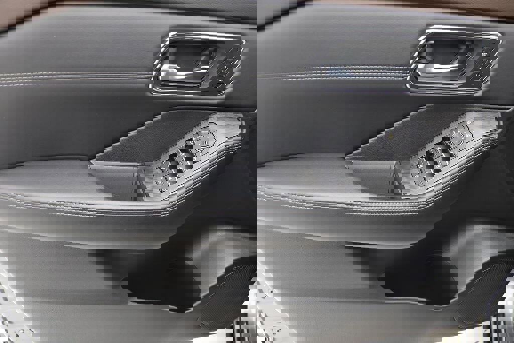 Used 2023 Nissan Rogue Platinum w/ Platinum Premium Package image 16