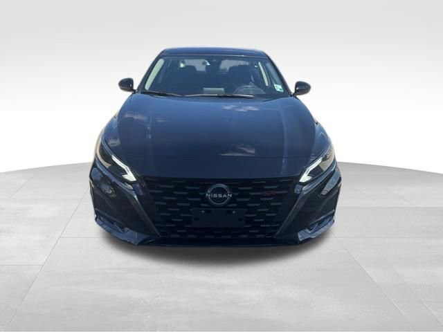 Used 2024 Nissan Altima 2.5 SR image 2