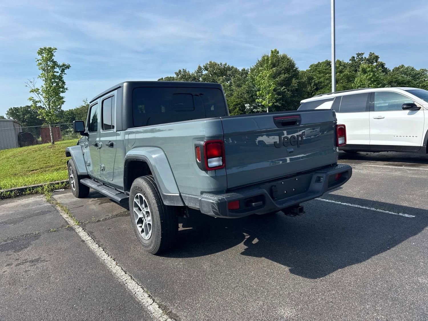 Used 2024 Jeep Gladiator Sport AWD/4WD image 9