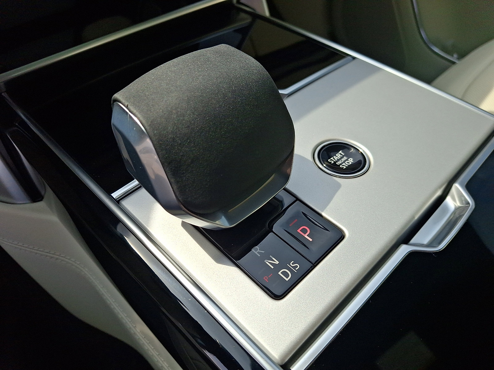 Used 2026 Land Rover Range Rover SE image 15