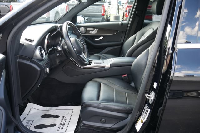Used 2020 Mercedes-Benz GLC 300 4MATIC image 2