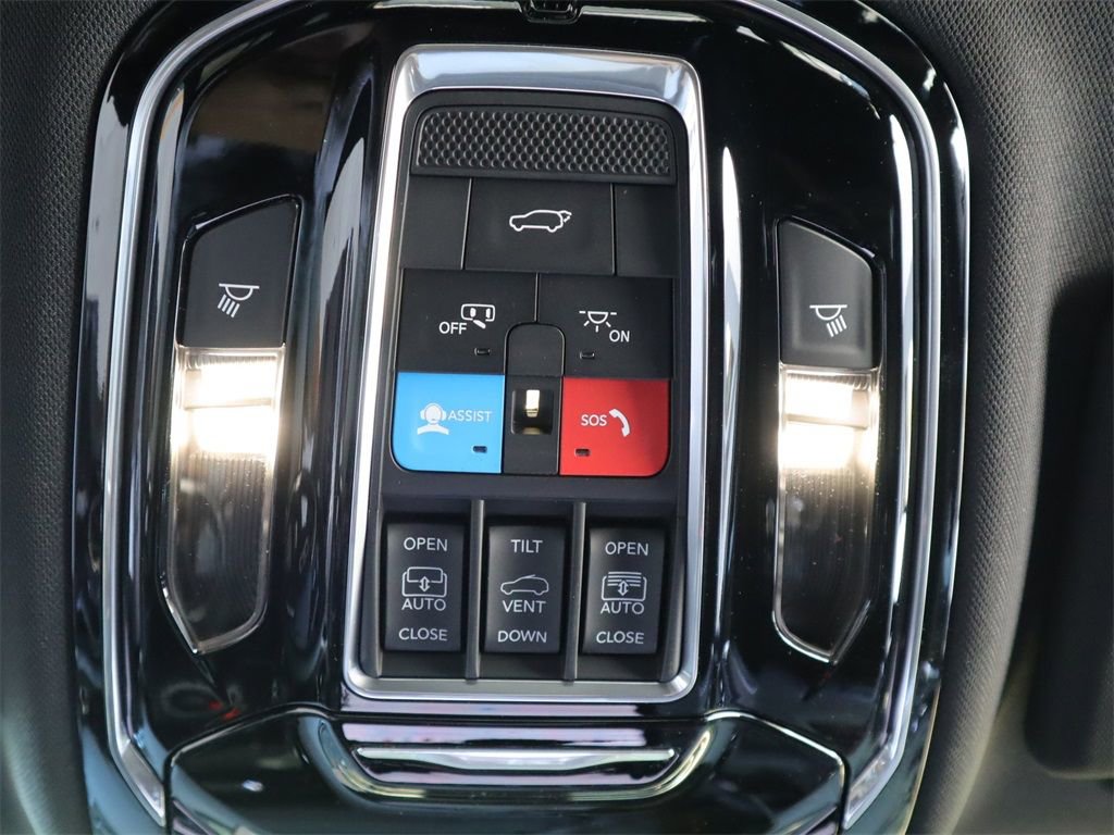 Used 2023 Jeep Grand Cherokee Overland w/ Luxury Tech Group IV AWD/4WD image 18