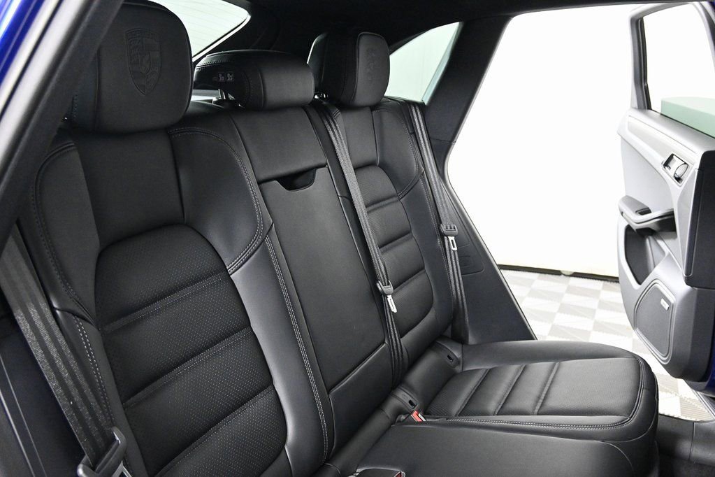 Used 2025 Porsche Macan image 23