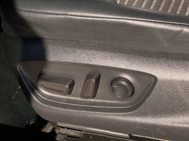 Used 2020 Toyota Camry SE w/ Carpet Mat Package FWD image 30