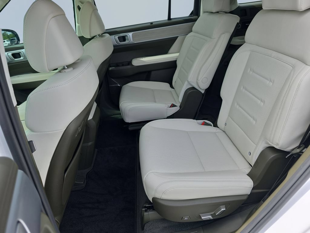 Certified 2025 Hyundai Santa Fe Calligraphy FWD image 31