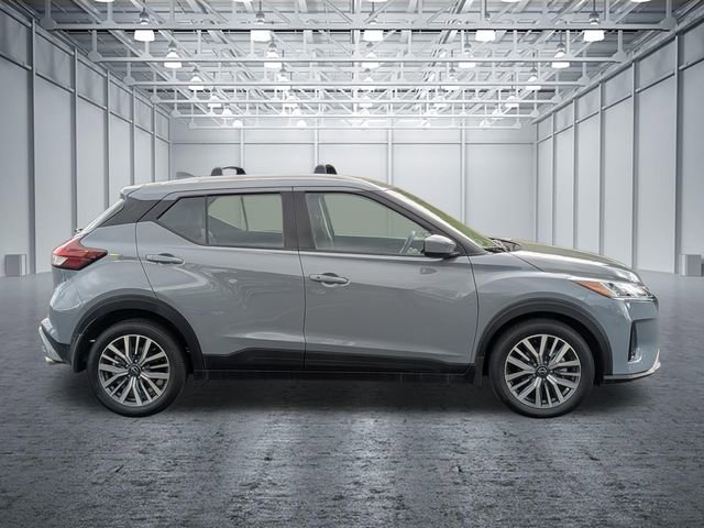 Used 2023 Nissan Kicks SV w/ Interior Electronics Package FWD image 6
