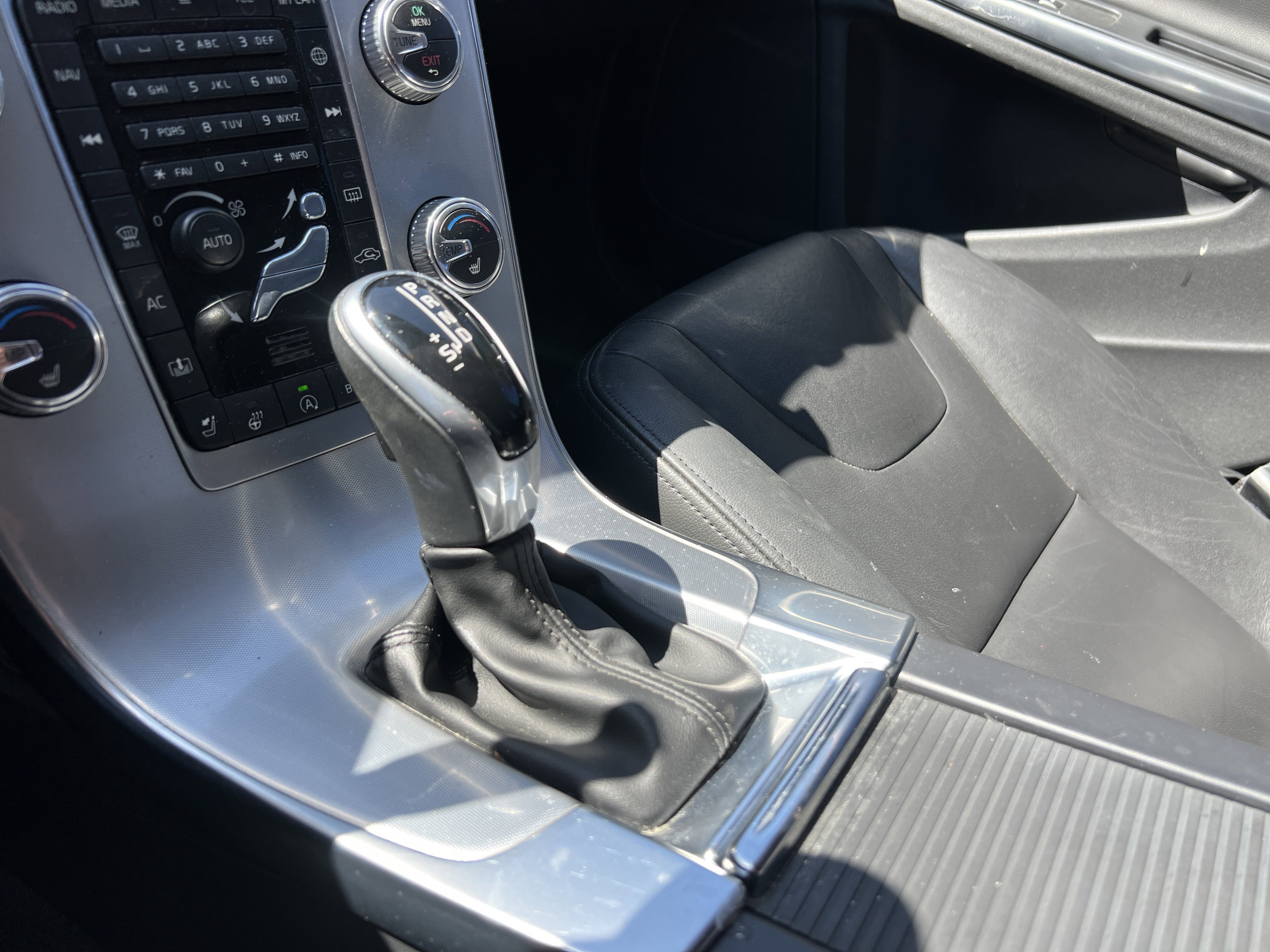 Used 2018 Volvo S60 T5 Inscription image 26