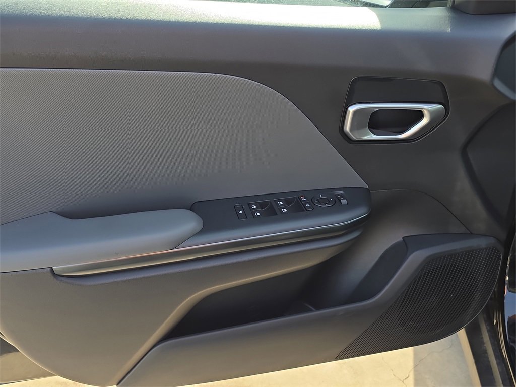 New 2025 Kia K4 LXS image 19