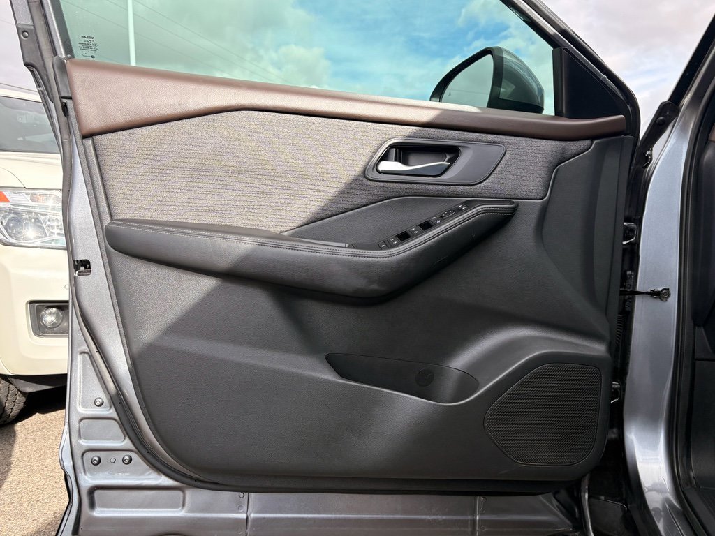 Used 2022 Nissan Rogue SV image 13