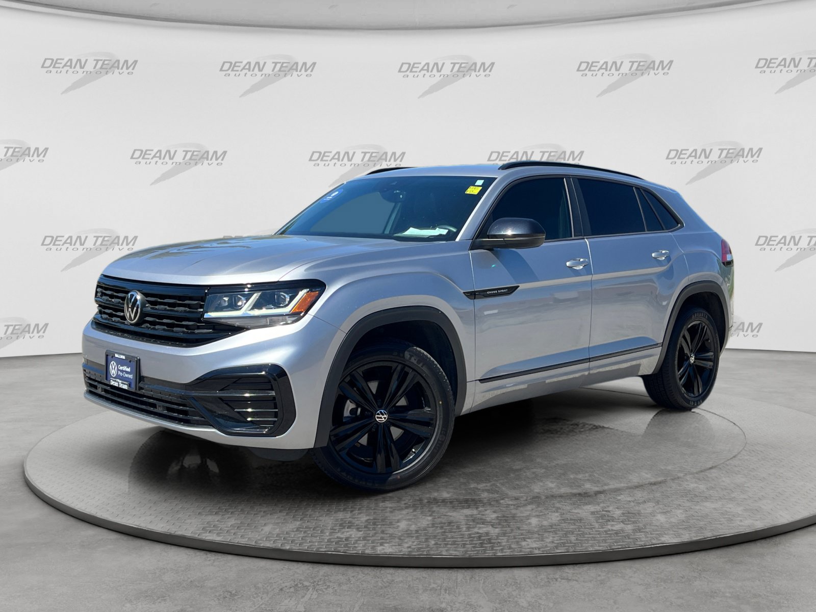Certified 2023 Volkswagen Atlas Cross Sport SEL R-Line AWD/4WD image 3