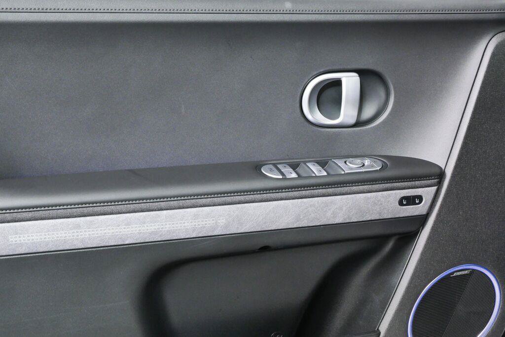 Used 2023 Hyundai Ioniq 5 Limited AWD/4WD image 6