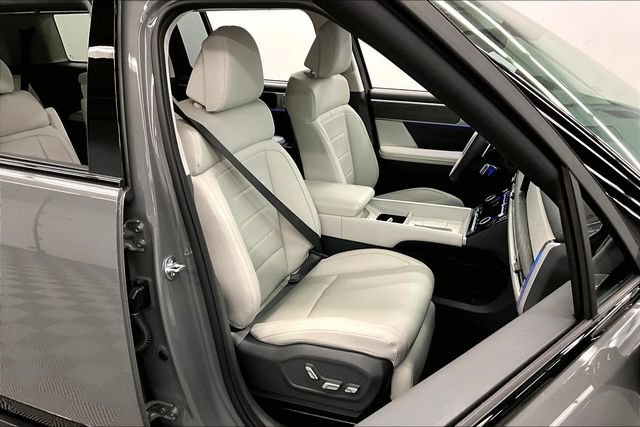 Used 2025 Hyundai Santa Fe Calligraphy FWD image 8