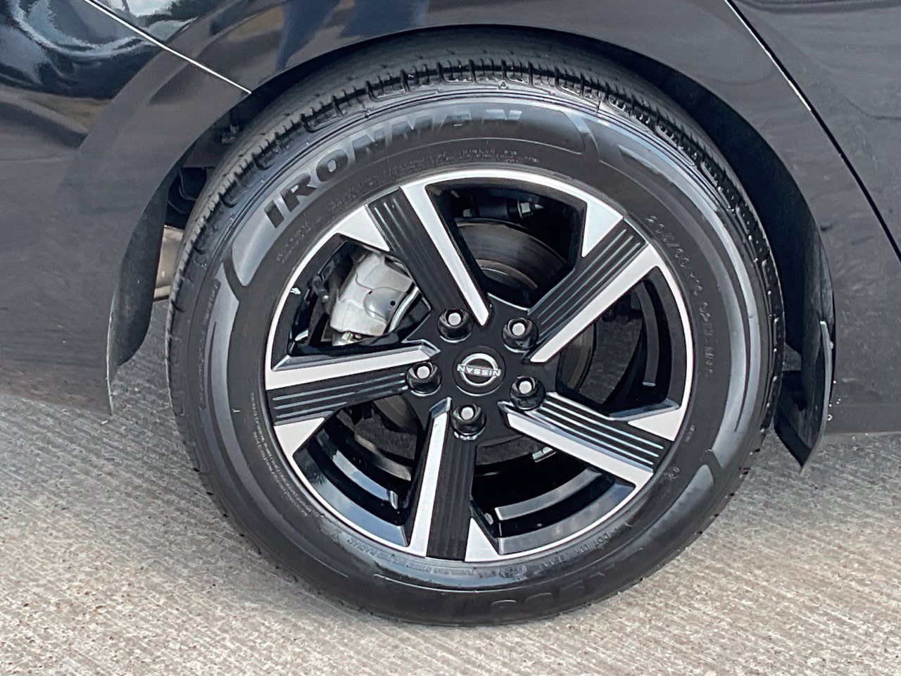 Used 2025 Nissan Sentra SV FWD image 7