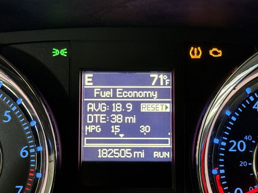 Used 2016 Chrysler Town & Country Touring image 13