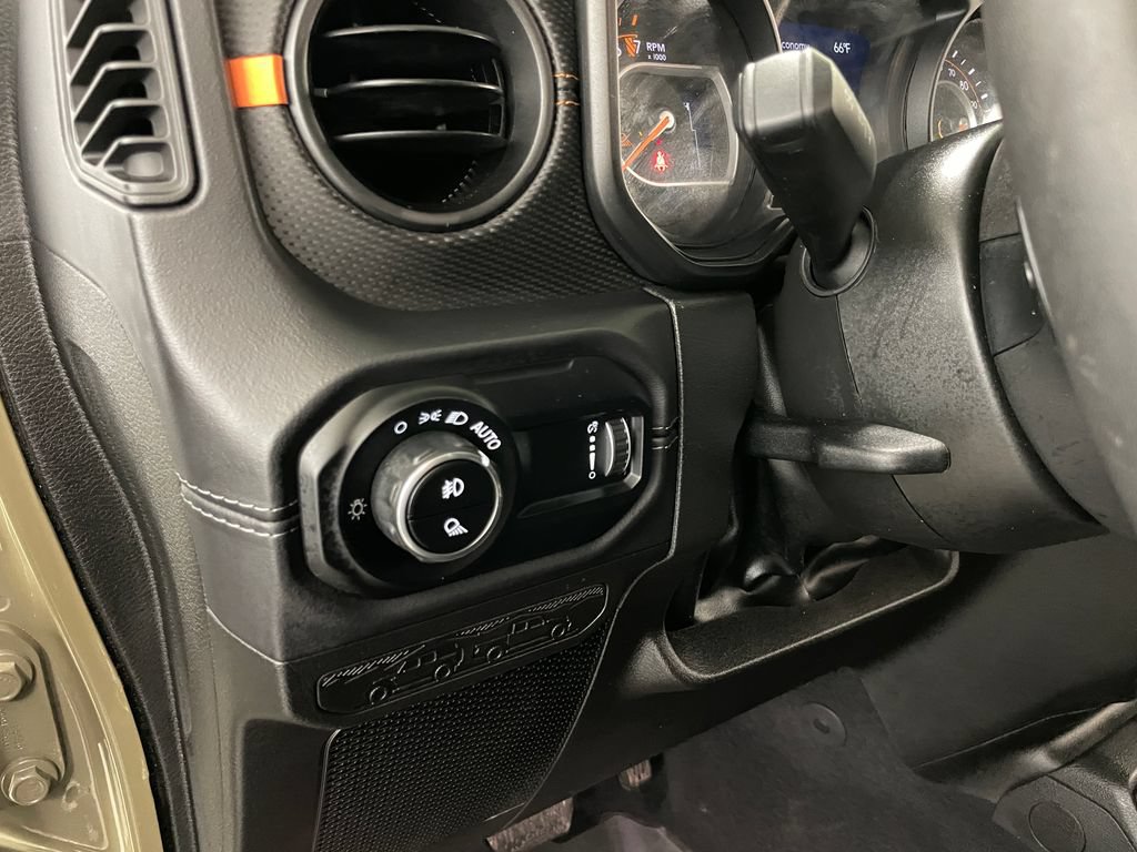 Used 2025 Jeep Gladiator Mojave w/ Safety Group AWD/4WD image 27