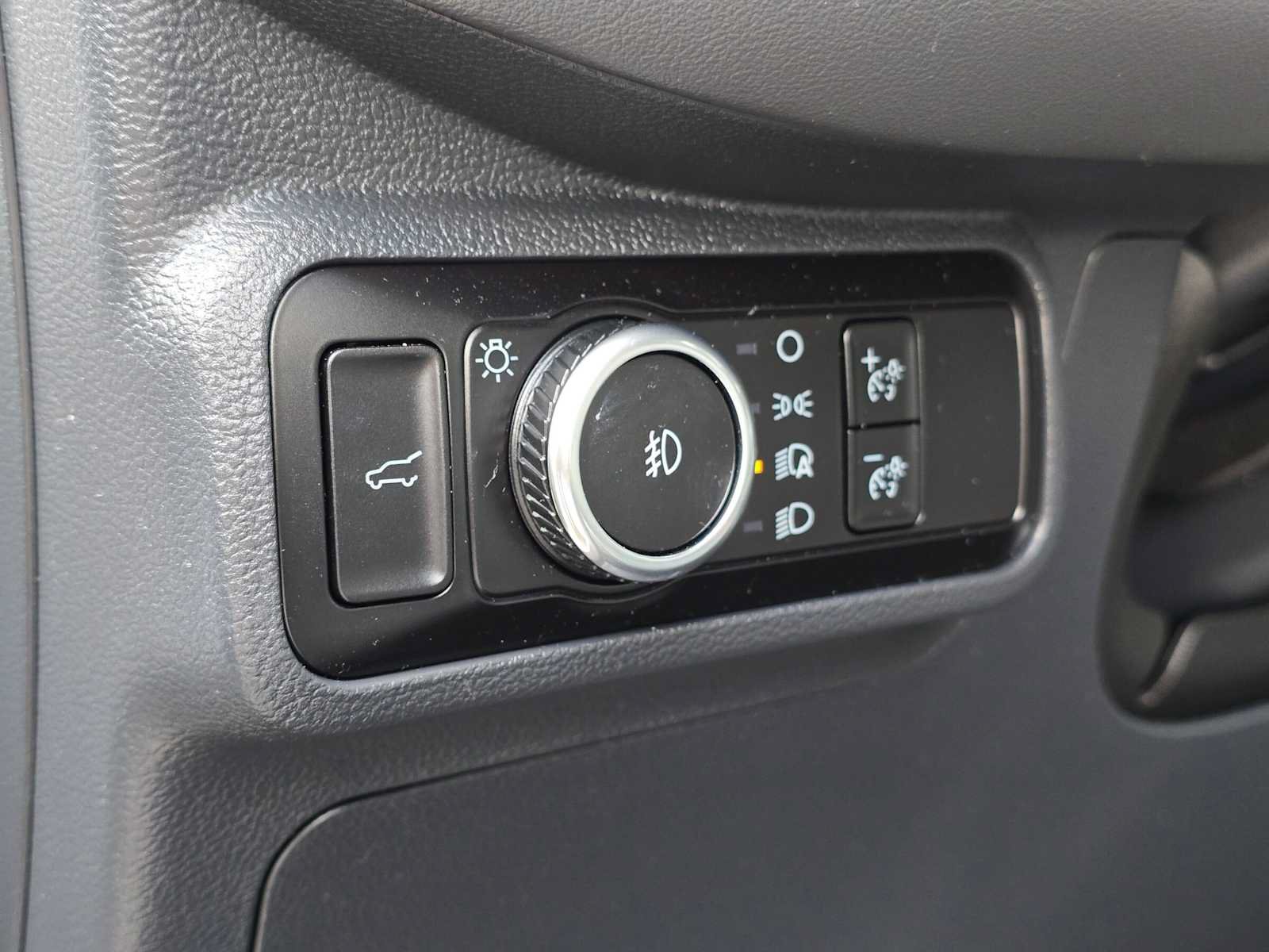 Used 2025 Ford Explorer Active w/ Active Comfort Package RWD image 24