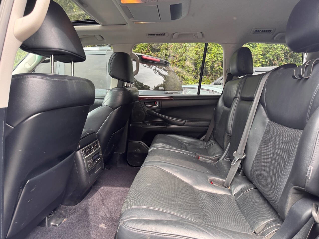 Used 2011 Lexus LX 570 4WD w/ Luxury Pkg image 7