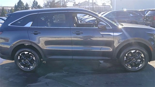 New 2026 Kia Sorento S image 4