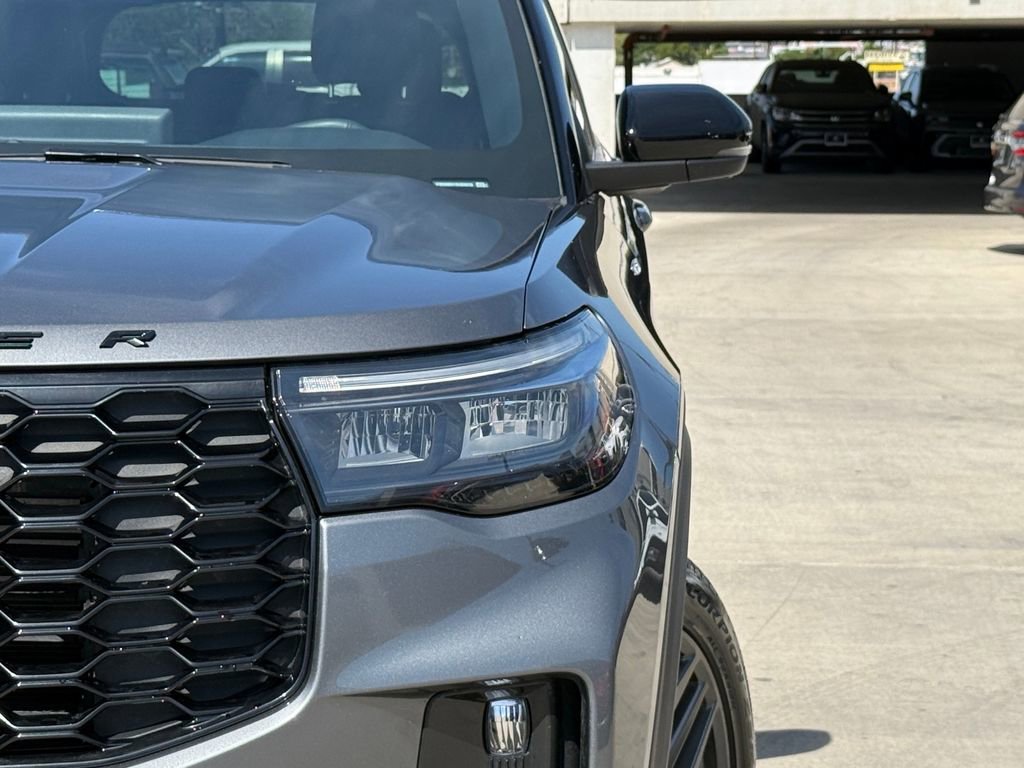 Used 2025 Ford Explorer ST-Line w/ ST-Line Street Pack image 3