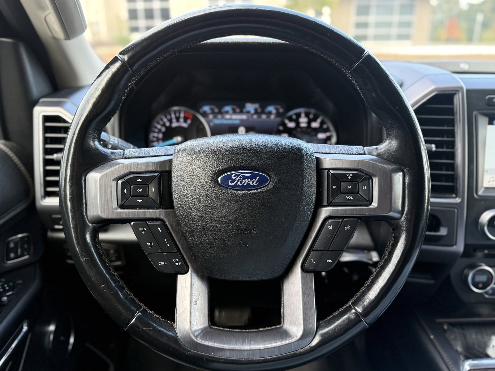 Used 2018 Ford Expedition Platinum image 25