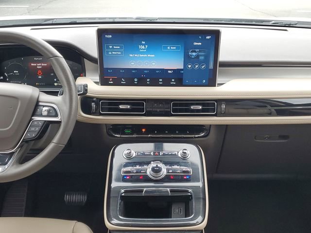 Certified 2023 Lincoln Nautilus FWD w/ Premium Package image 24