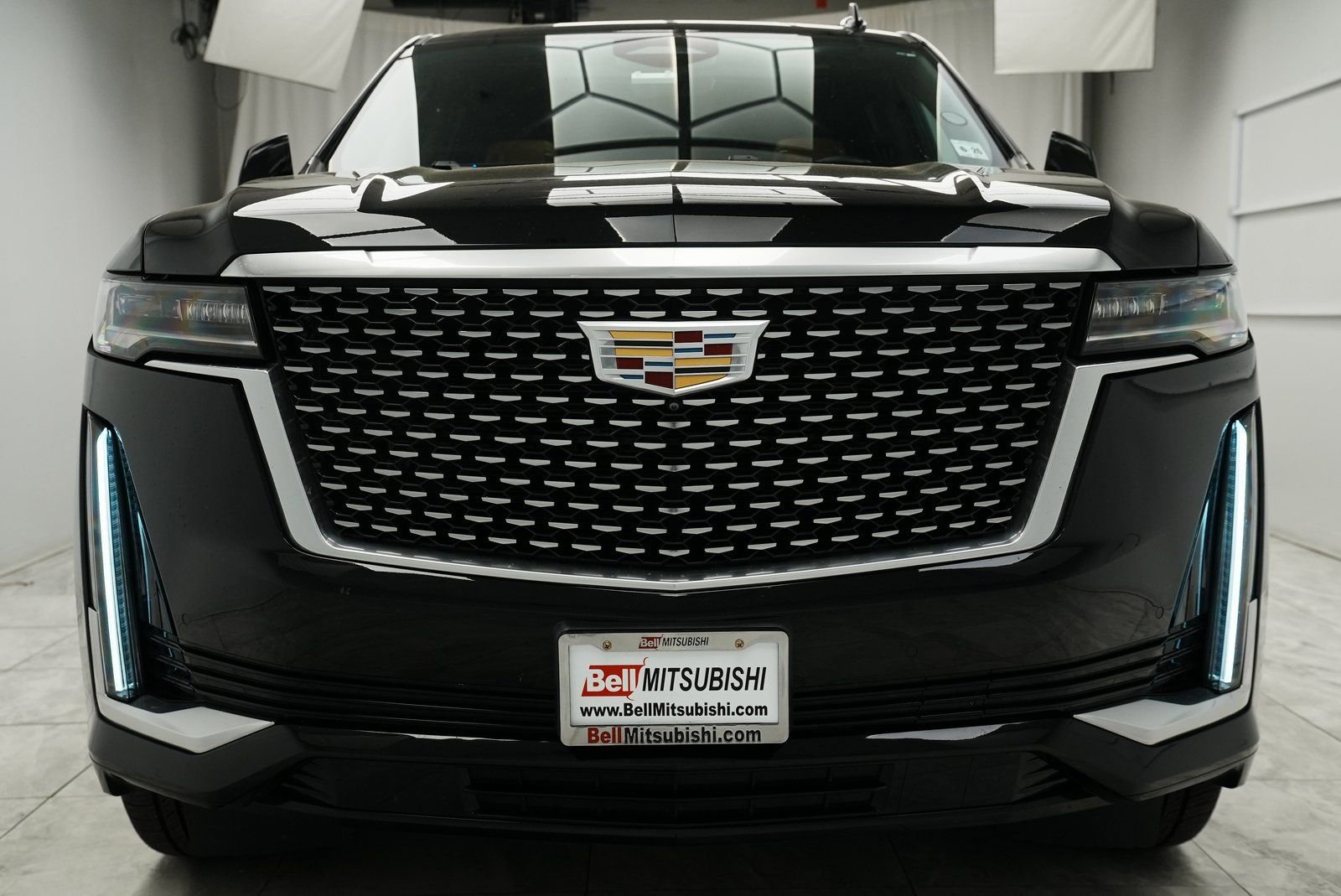 Used 2021 Cadillac Escalade ESV Premium Luxury image 2